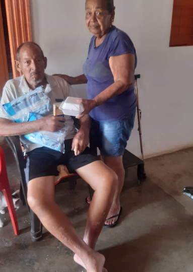 ESTE ABUELO NECESITA DONACION DE PAÑALES TALLA L. AGRADECEMOS NOS DONEN. BENDICIONES